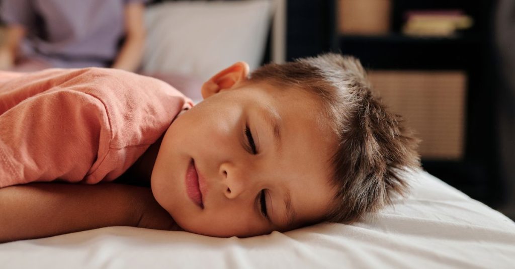 Çocuklarda Diş Gıcırdatması Neden Görülür? Nedenleri ve Çözümleri